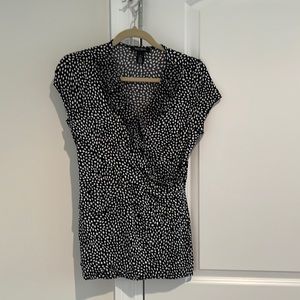 White House Black Market Ruffled Top Size Small